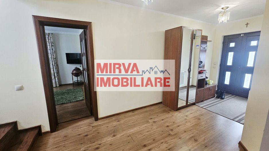 Vilă spațioasă Strejnicu S+P+1E+M, 8 camere, garaj, teren 595 mp - Poză 30