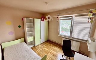 Apartament cu 3 camere, 70 mp, decomandat, Zona Fortuna - Poză 3