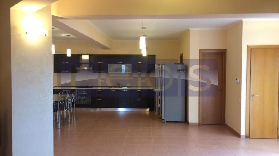 VILA 300MP | SISESTI | COMPLET RENOVATA | CURTE | 4 LOCURI DE PARCARE - Poză 3
