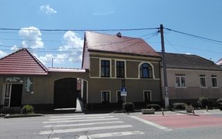 De vânzare o proprietate cu 2 corpuri de clădire și teren, în Agnita - Poză 1