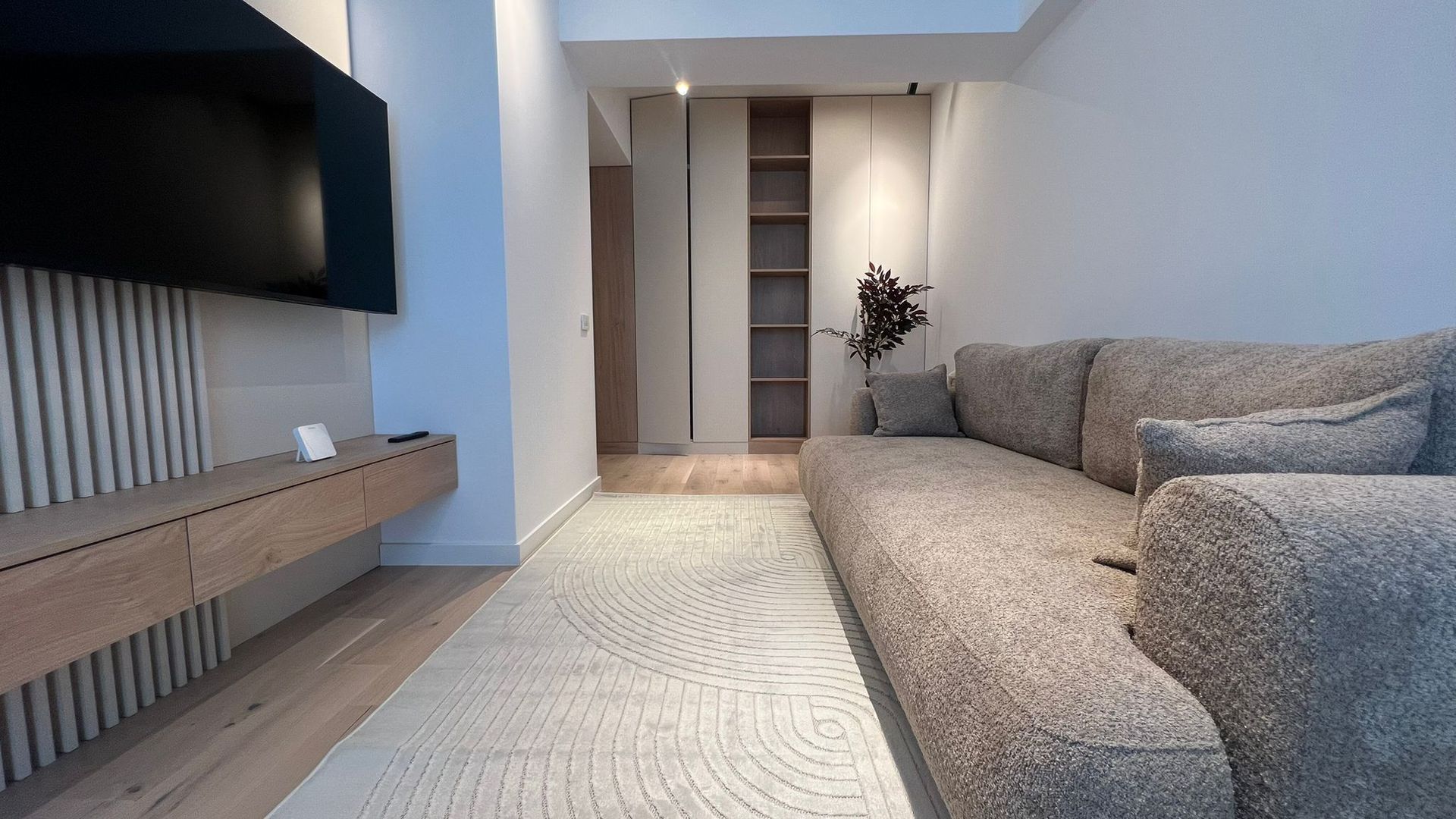 Apartament 2 Camere în First Estate | Prima Închiriere | Parcare - Poză 2