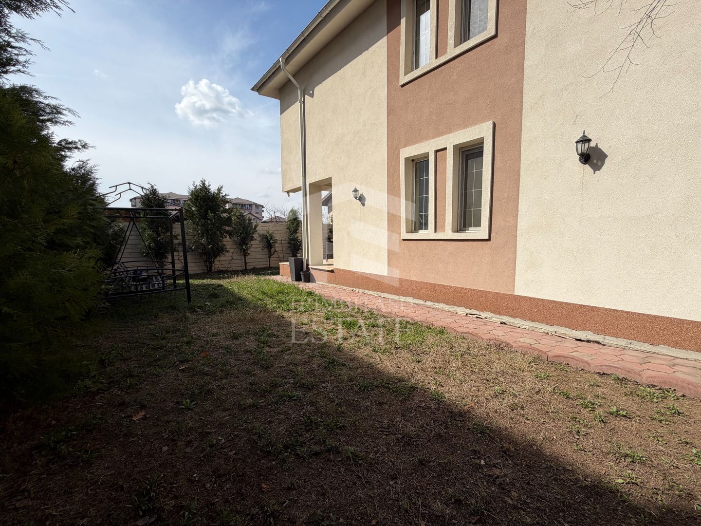 DOBROESTI - Ciresului | Vila tip Duplex - Curte + Parcari - Poză 4
