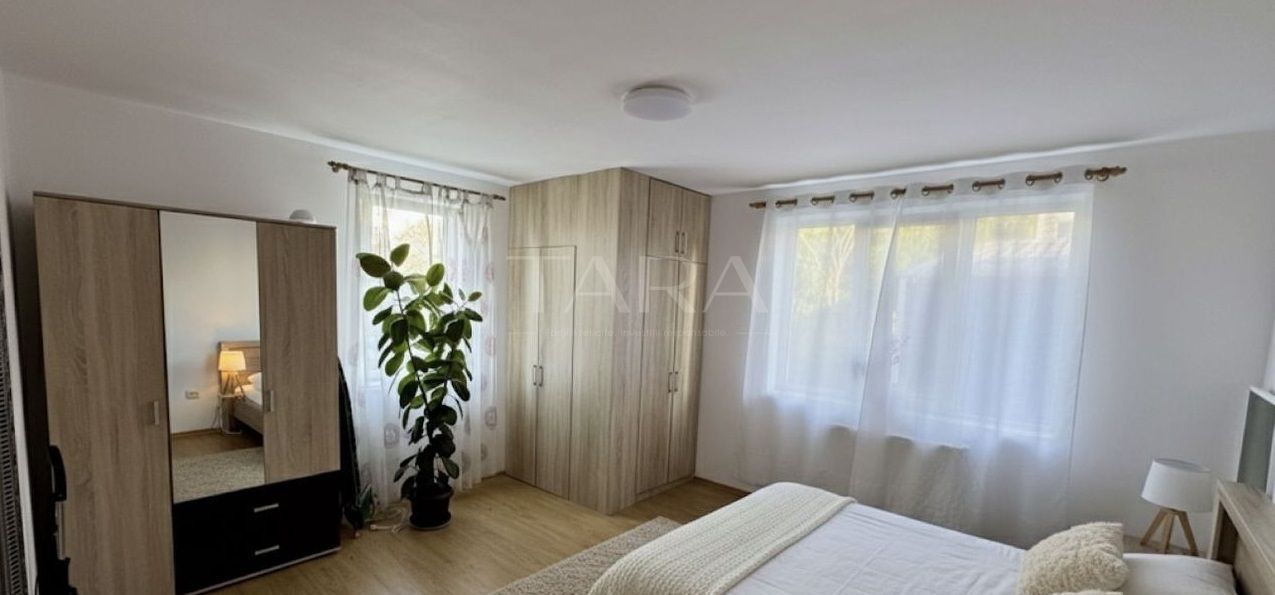 Apartament cu 3 camere în curte privată, zona Vivo. - Poză 2