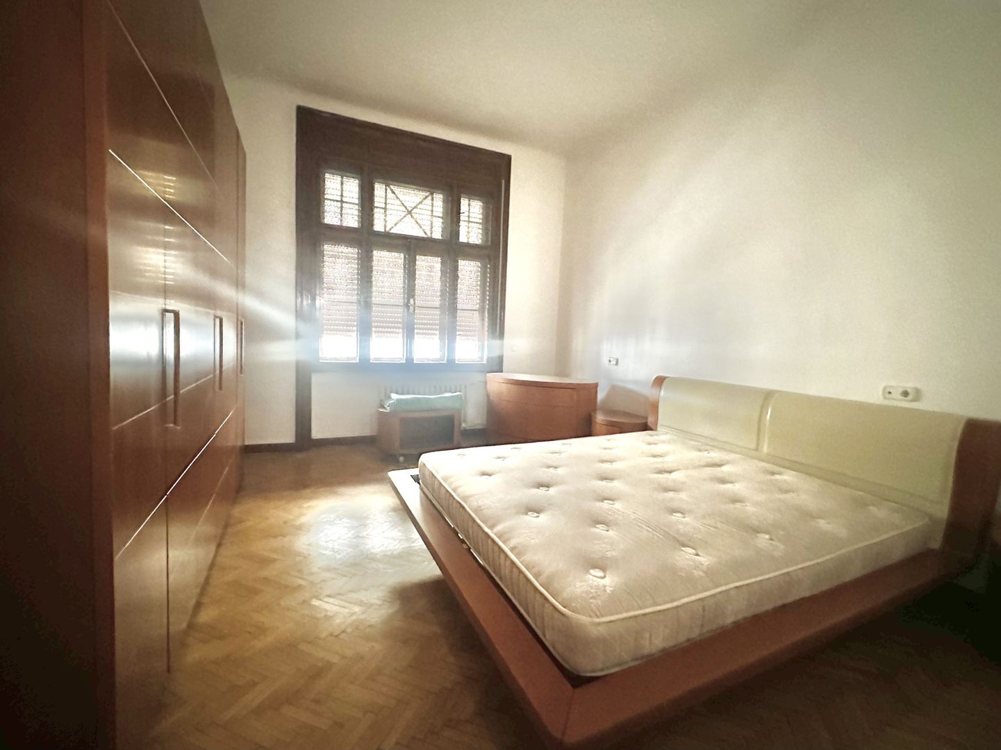 Apartament cu 3 camere de închiriat în Piața Victoriei - Poză 10