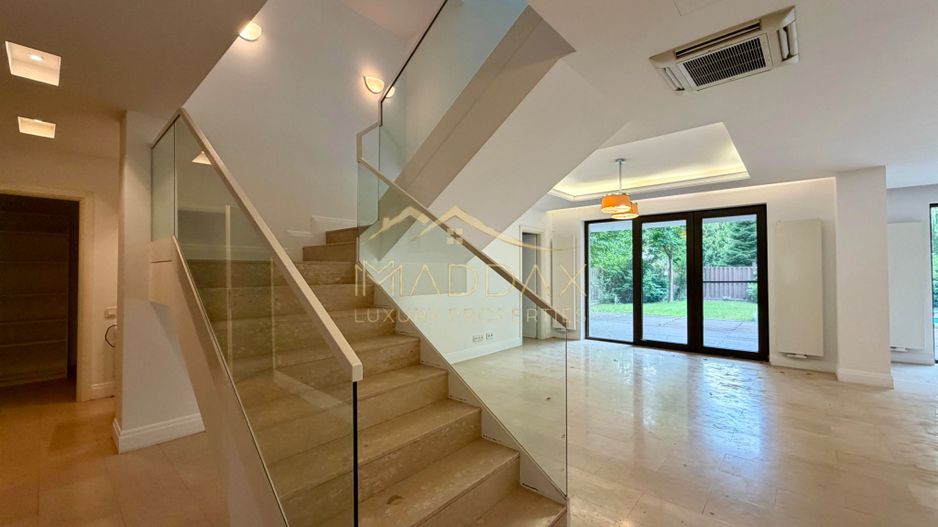 Vila cu 9 camere *900 teren* & piscina privata // Pipera - Poză 13