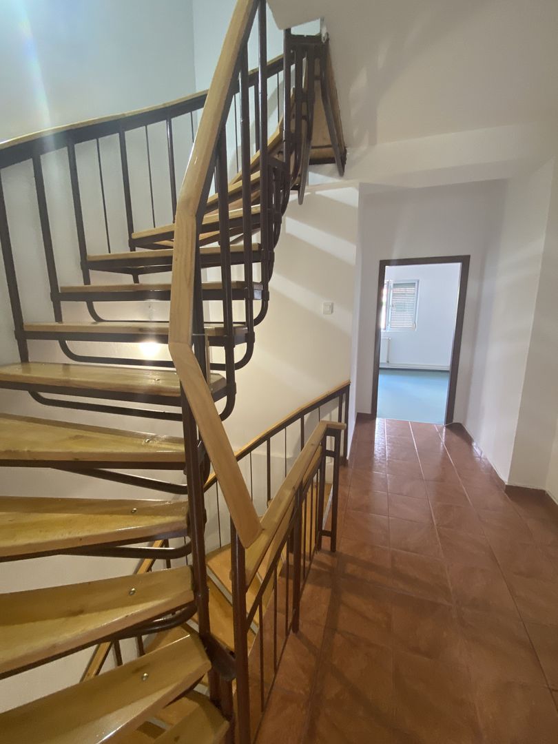 Casa de vânzare/închiriere zona Lunei - Poză 30