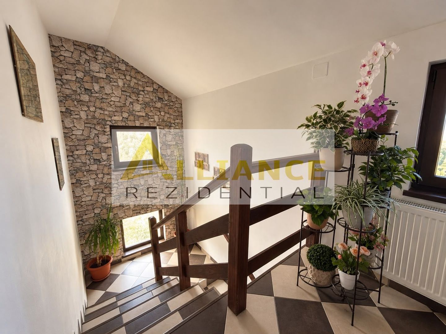 Vila de vanzare mobilata-5 camere-PANOURI SOLARE-300 M DE STV - Poză 12