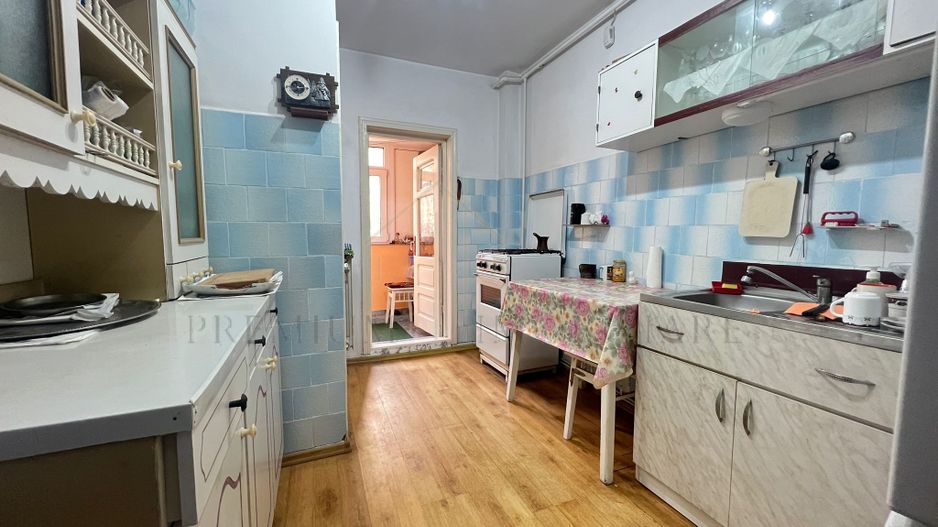 Apartament 3 camere – Etaj 2/4 – Zona de jos - Poză 5
