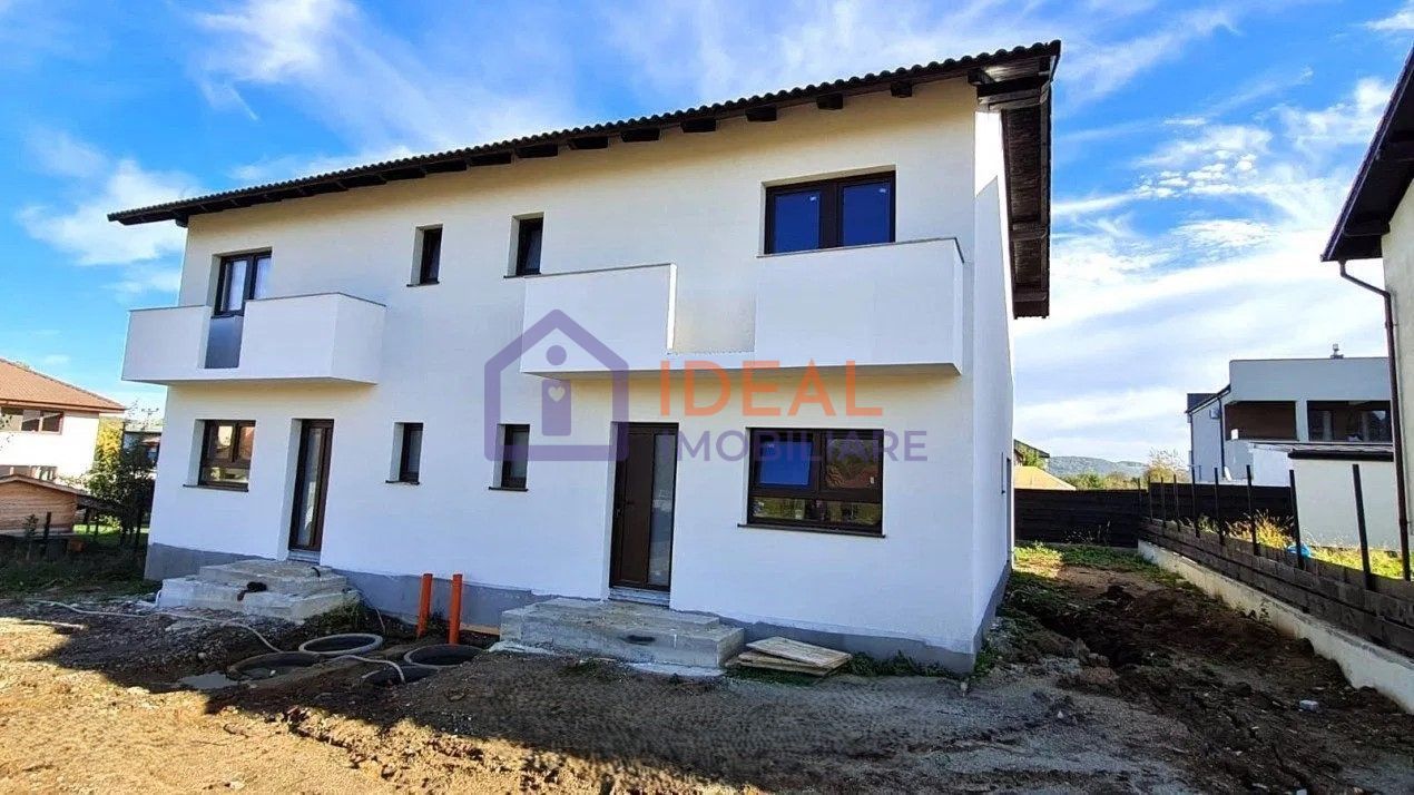 Duplex cu 4 camere si 250 mp de curte, in Selimbar - Poză 1