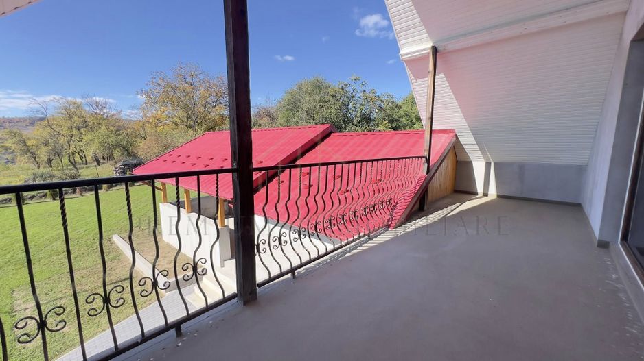 Casa de vanzare la 13 km de Onesti - Poză 25