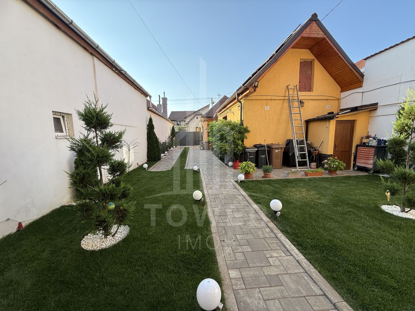 Super oportunitate! Vilă spațioasă pe 3 niveluri + casă separată - Poză 2