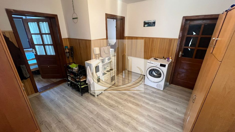 Casă spațioasă cu 2 apartamente, acces din 2 străzi – zona Lipovei - Poză 1