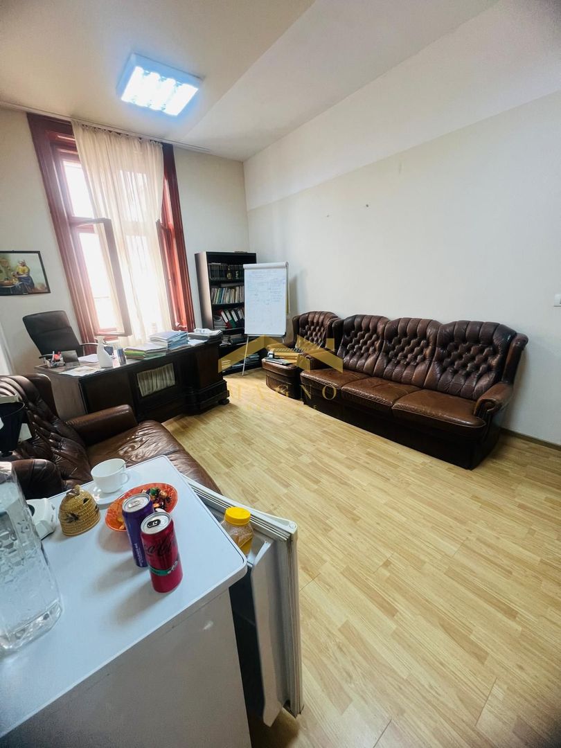 Apartament (pretabil pentru Birou ,Cabinet etc.) de vanzare in centru. - Poză 12