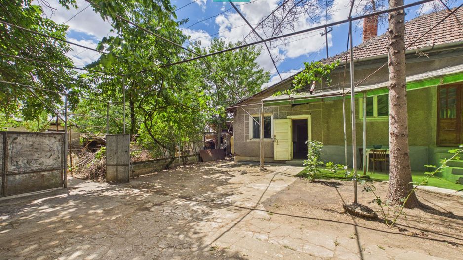 Casă cu 4 camere și teren de 4227mp în Curtici - Poză 24