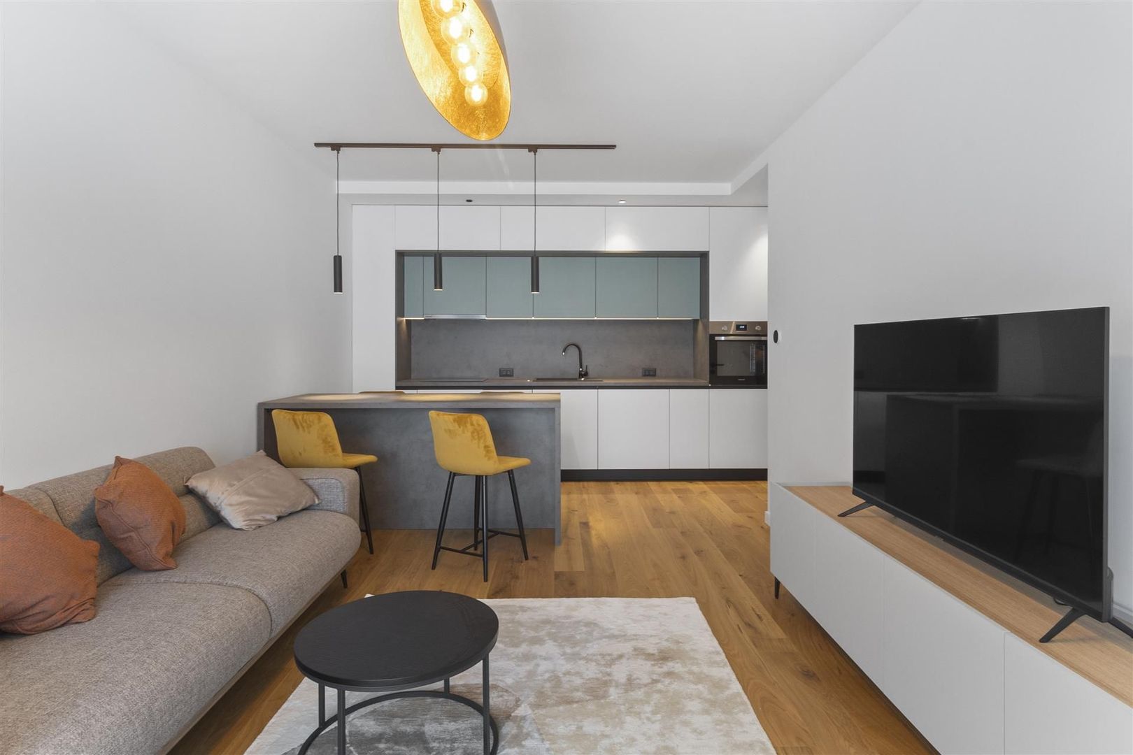 Apartament 25 cam Premium Central | Parcare Subterana si Utilitati incluse - Poză 1