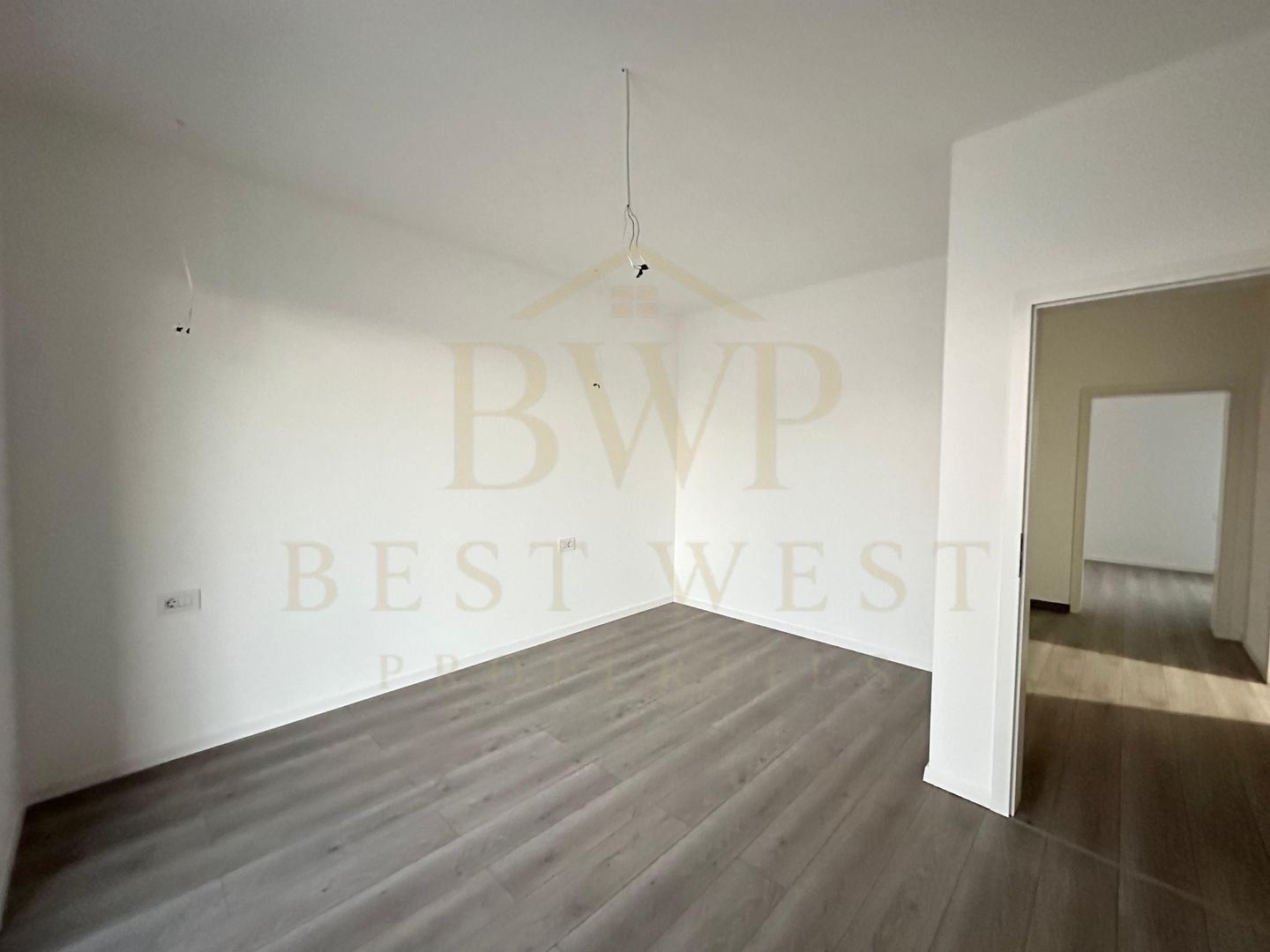 Duplex 1/2, 4 camere, 3 băi, la strada principală Mosnita Veche - Poză 13