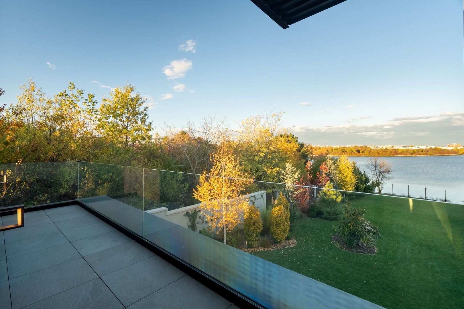 Smart-Home nZEB spectaculoasa Bucuresti Sector1 cu deschidere lac - teren 2000mp - Poză 39