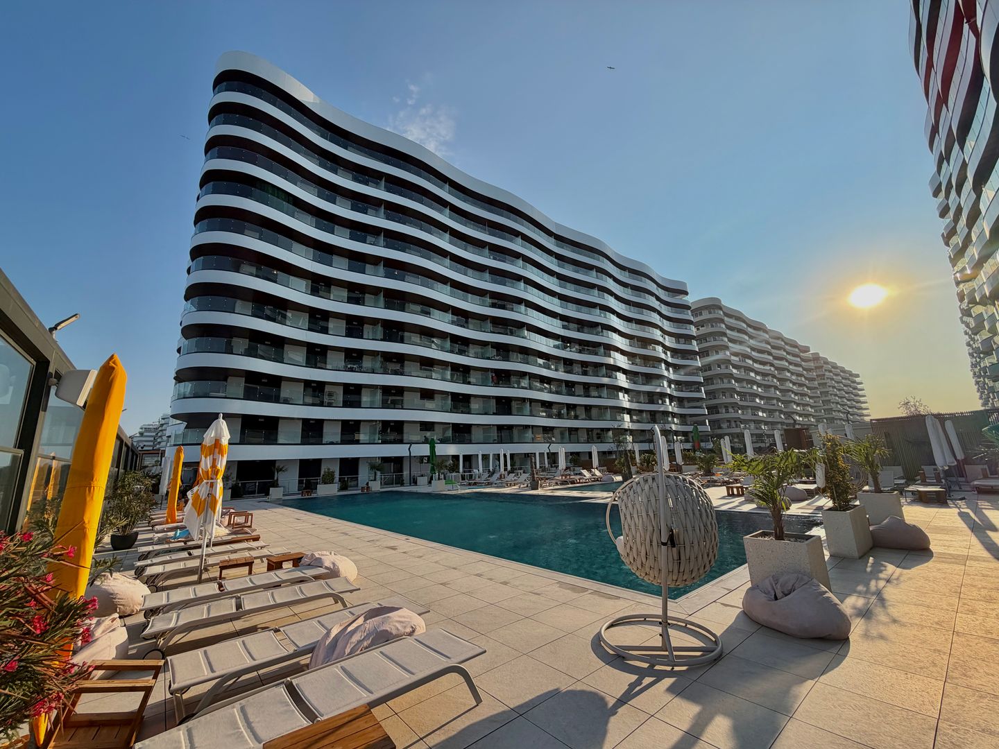 Imobil cu terasa dubla | prima linie la mare | Complex cu piscina - Poză 2