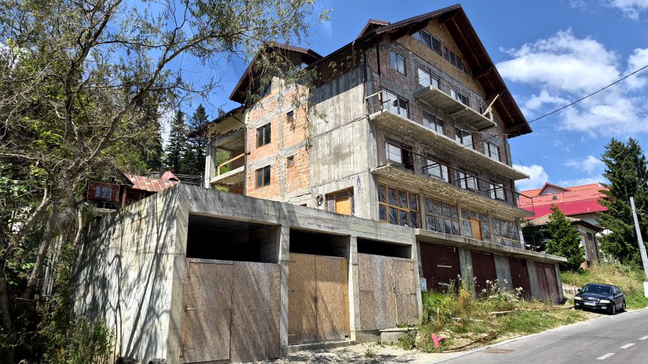 Cladire Pensiune D+P+2+M+Pod - 1089 mp + teren 893 mp - Sinaia - comision 0% - Poză 1