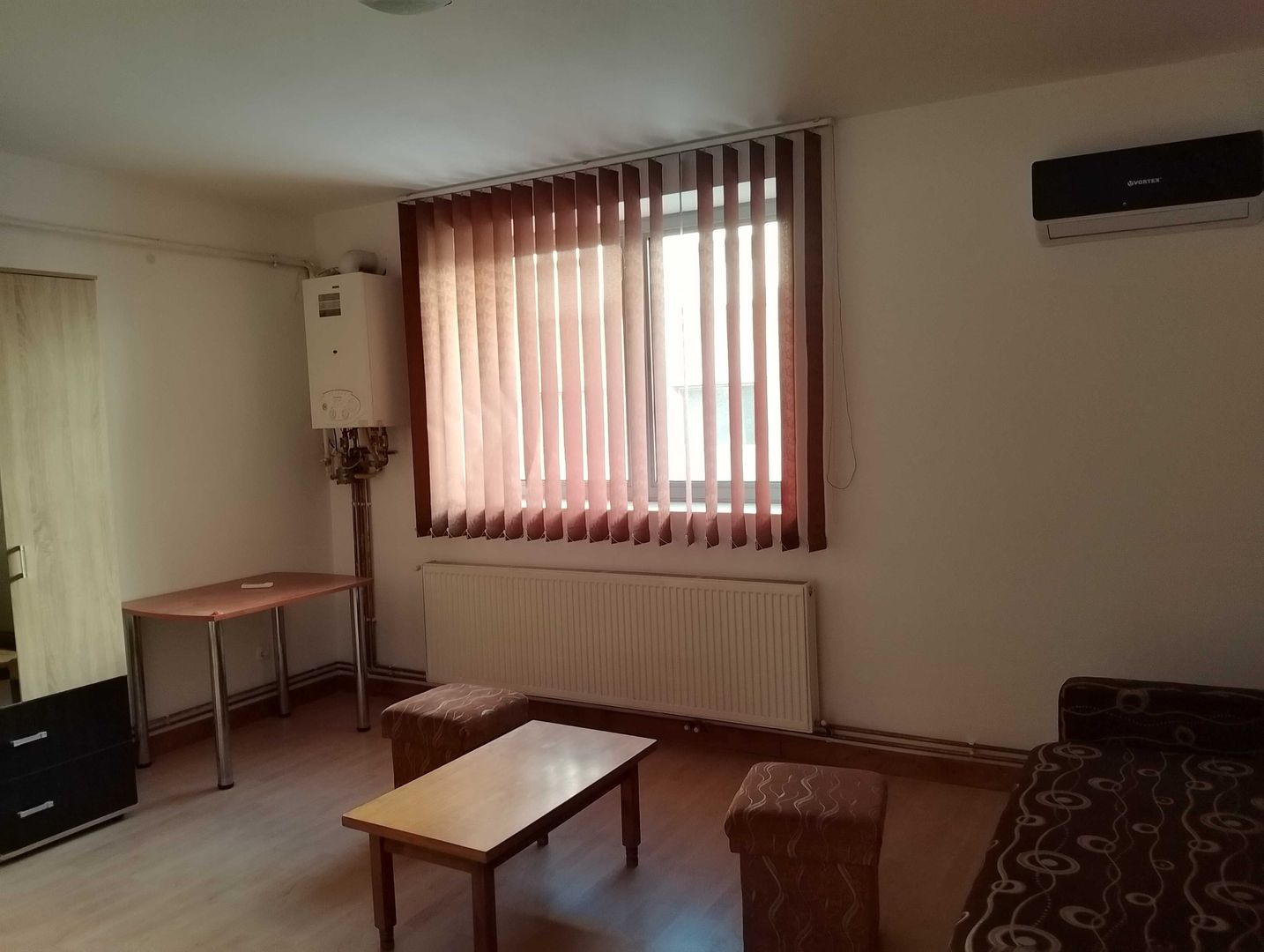 BRASADAS vinde garsoniera RENOVATA 27mp etaj 1 Bdul. Closca. - Poză 2