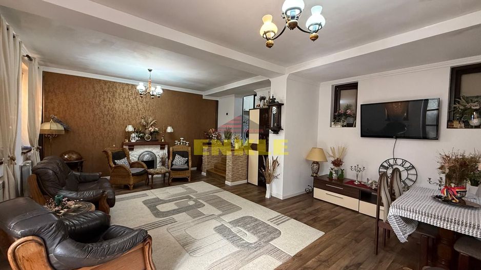 De vanzare apartament + teren generos în apropiere - Poză 1