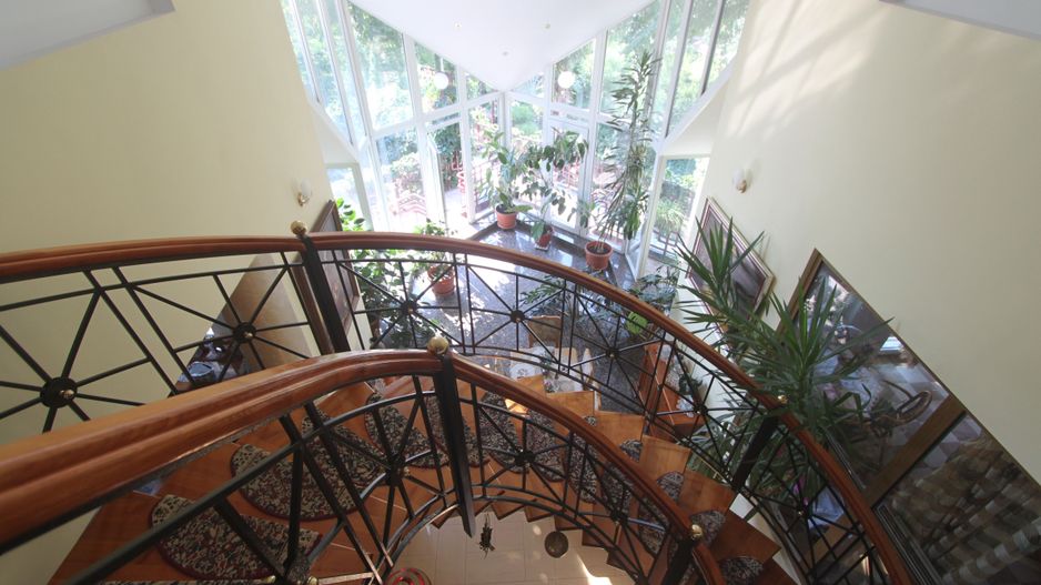 Casă / Vilă cu 8 camere de vânzare în zona Semicentral - Poză 45