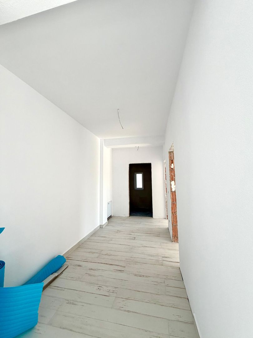 Apartament cu 3 camere - etaj intermediar - Giroc - Poză 3