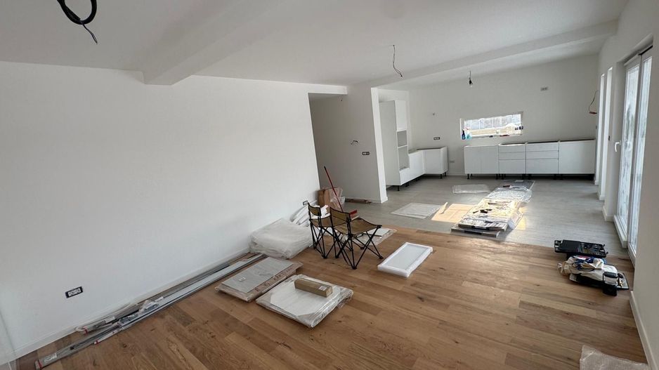 Duplex despărțit prin perete dublu/ Garaj - Poză 6