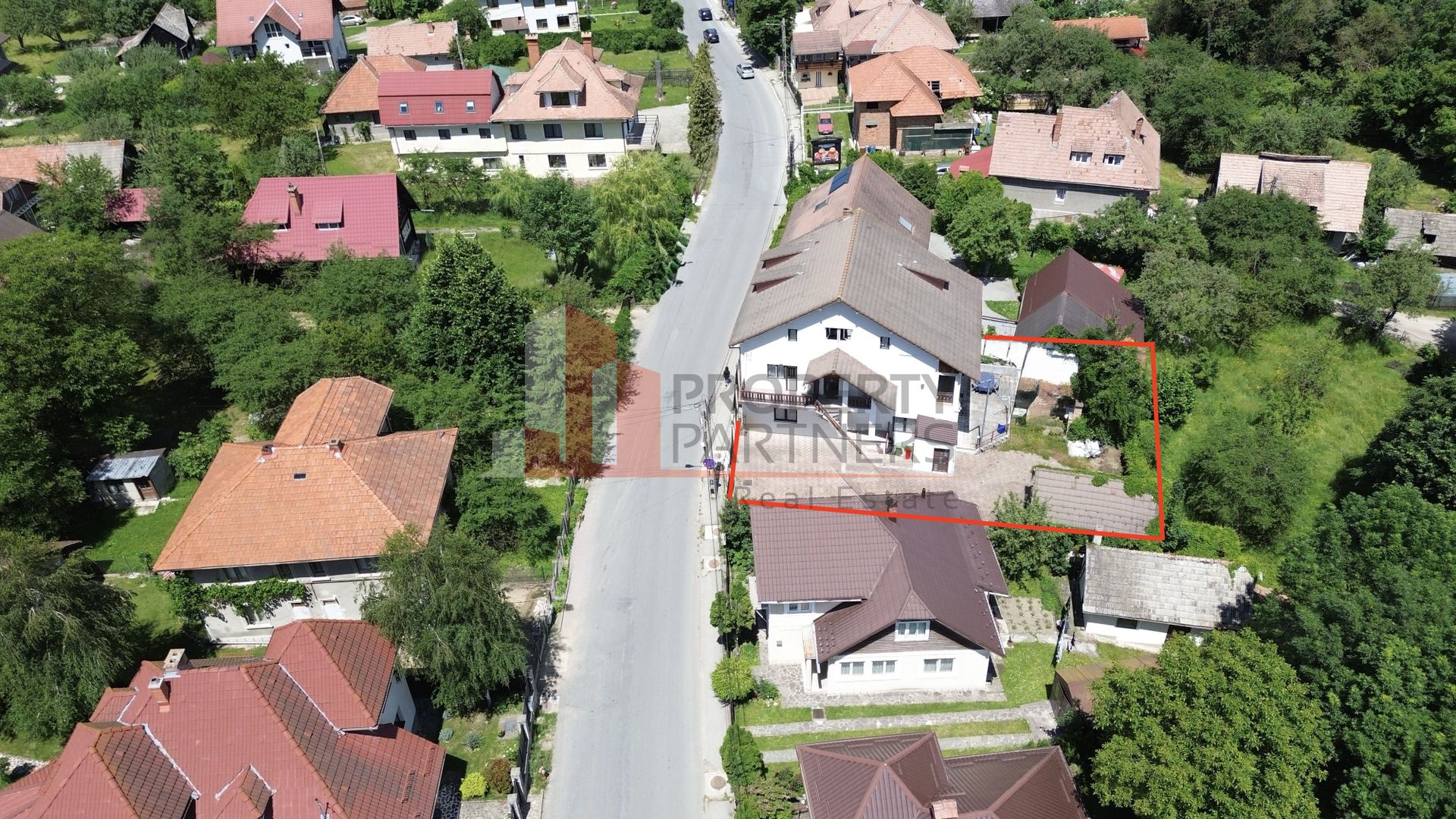 Pensiune lângă Castelul Bran | 9 camere | Pregătită pentru activitate - Poză 1