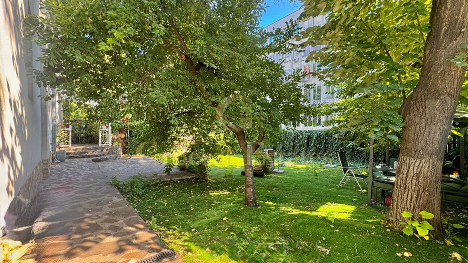 Spre Vânzare Proprietate remarcabilă cu 6 camere în inima Iașului ! - Poză 18