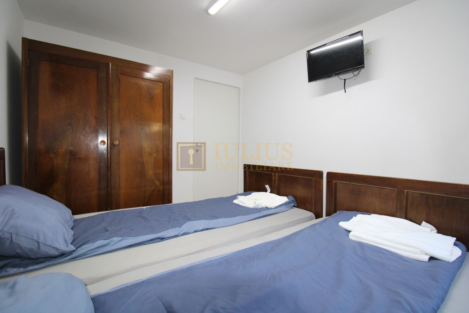 3 camere, la casa, potrivit pentru mai multe persoane/angajati. - Poză 2