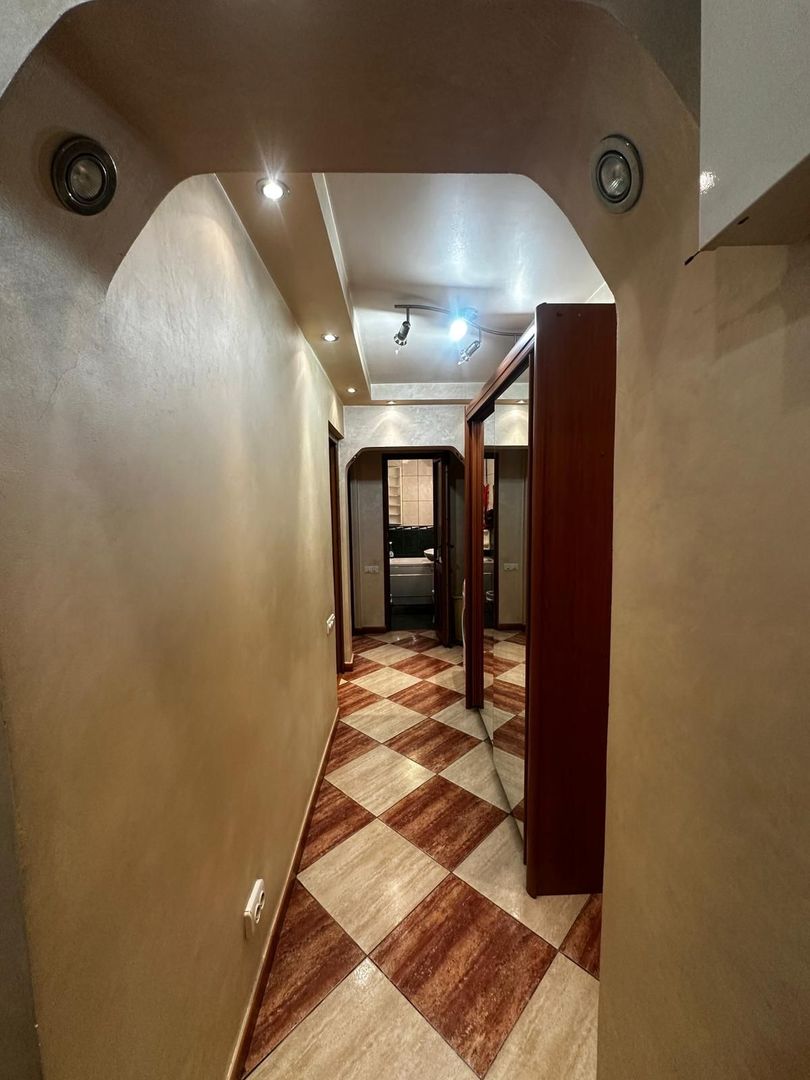 Apartament 3 camere, parcare inclusă, pet friendly, metroul la scara blocului - Poză 4