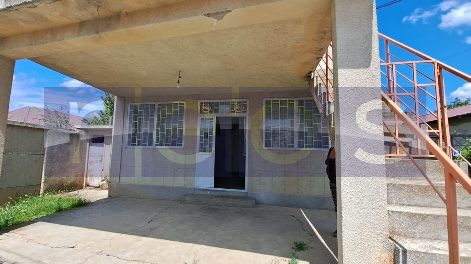 VANZARE VILA SPATIOASA CU TEREN GENEROS – 1.700 MP | RADOESTI VALE, TELEORMAN - Poză 2