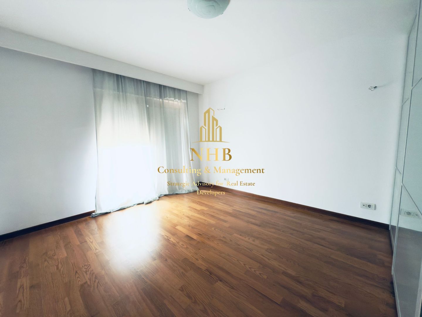 Vila de inchiriat -6 camere -AMERICAN Village-PIPIERA -PARCARE - Poză 4