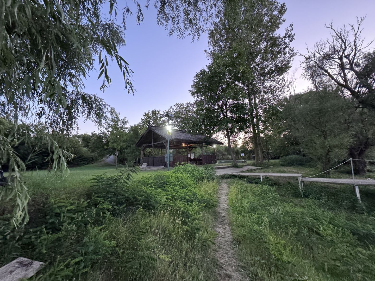 Hotel 20 camere Delta Dunarii 100 m deschidere teren 12000 mp acces auto - Poză 30