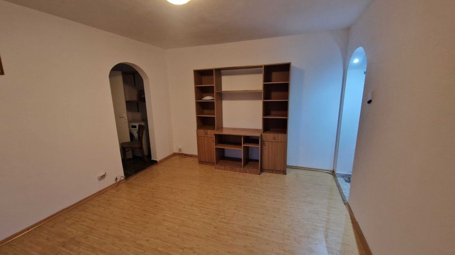 De inchiriat apartament 2 camere , Piata Resita Sector4 - Poză 3