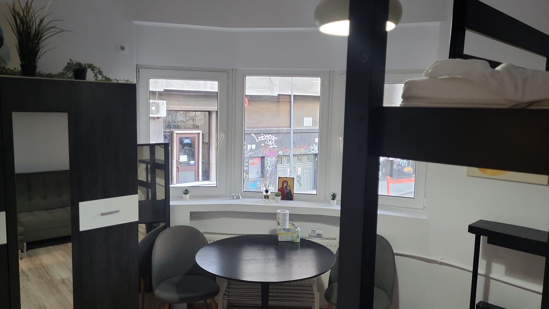 GARSONIERA COCHETA METROU PIATA ROMANA - Poză 4