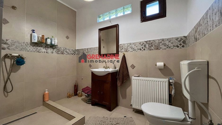Casa deosebita 4 Camere P+M - zona Sanpetru - Comision 0% - Poză 4