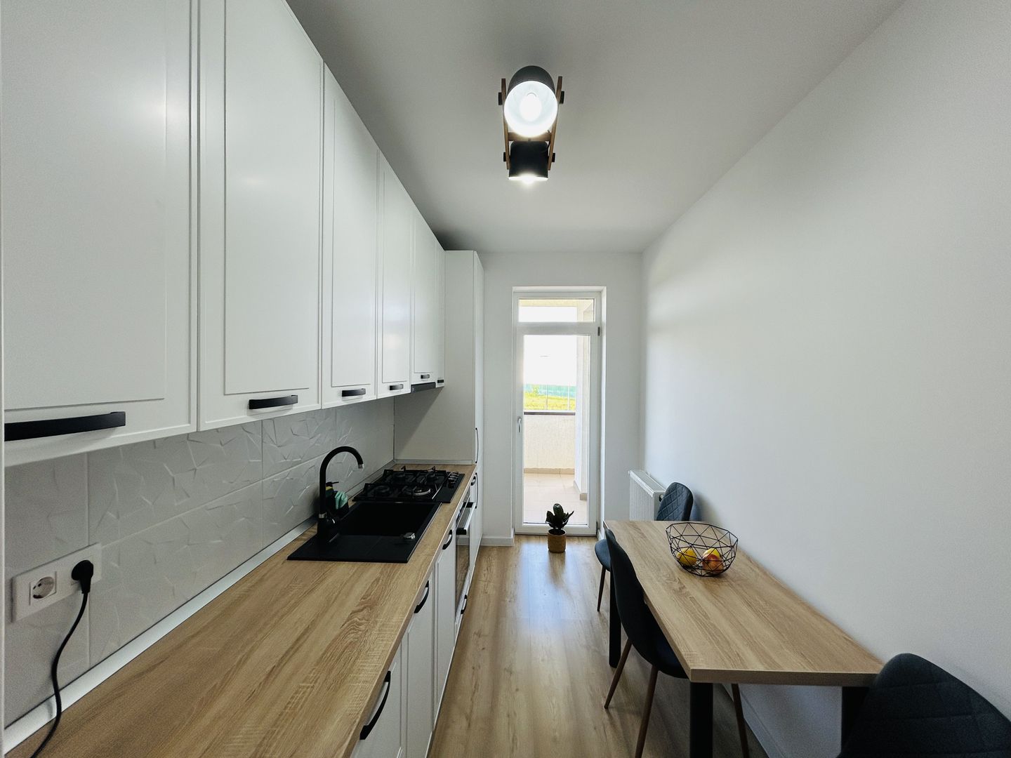 Apartament de vanzare, bloc nou, cu lift, bucatarie separata, dressing - Poză 1