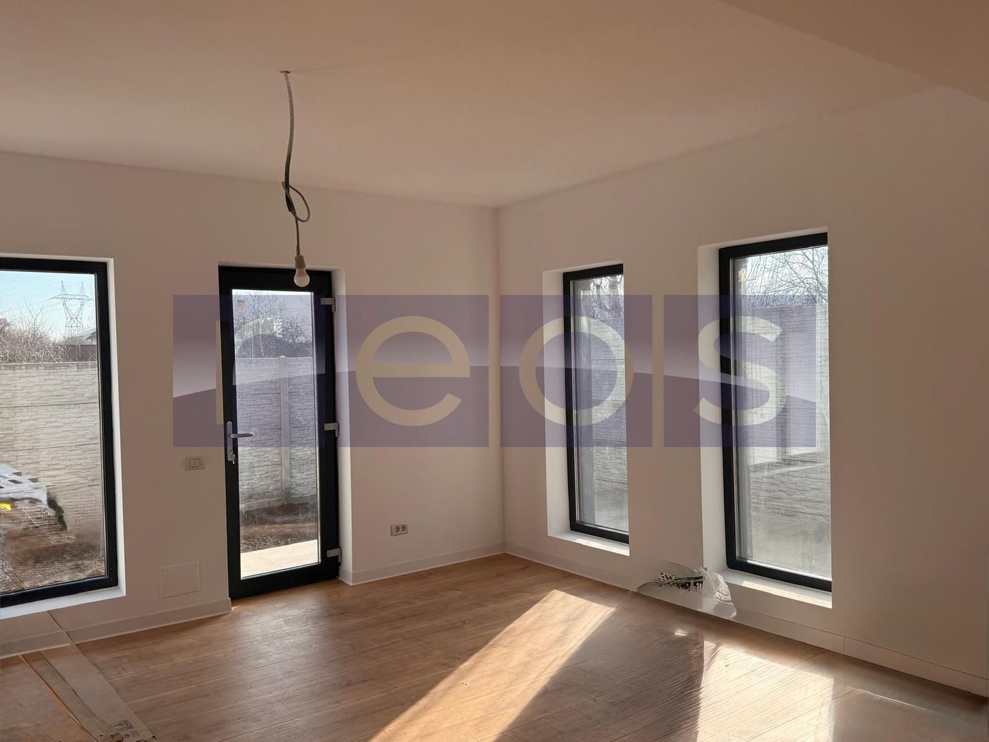 VANZARE VILA TIP DUPLEX 4 CAMERE | TRAPEZULUI | SALAJAN | SECTOR 3 - Poză 1