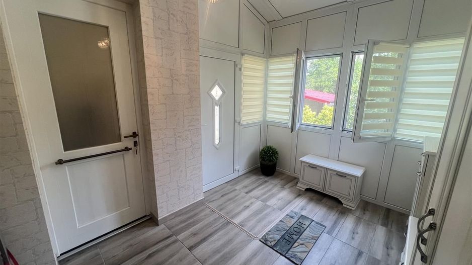 3 camere deosebit amenajat LUX  boxa curte acces auto - Poză 5