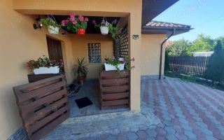 Casă de vânzare - Poză 1