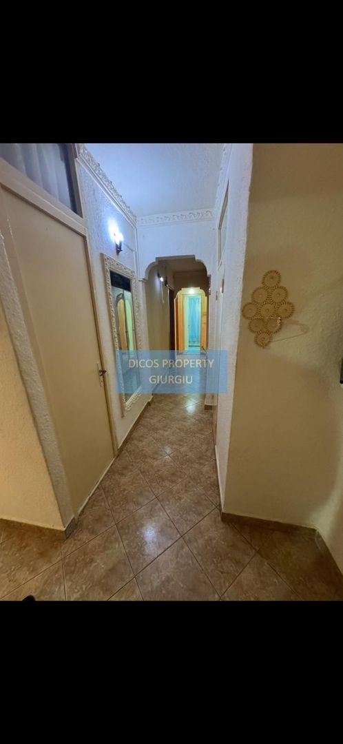 De Vânzare - Apartament 3 Camere, Strada Decebal - Poză 11