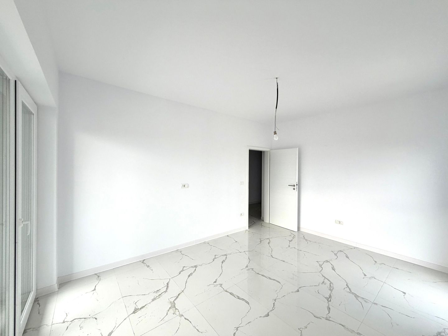 Apartament cu 3 camere  - 1850e/mp - Zona Hotel IQ - Giroc - Poză 5