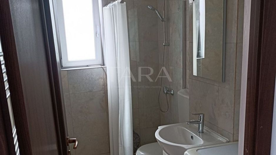 Apartament într-un bloc modern, priveliște deosebită. - Poză 6