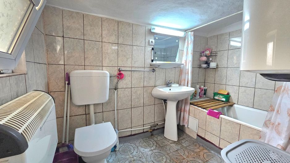 Casă de vanzare in Medgidia in zona centrala - Poză 9