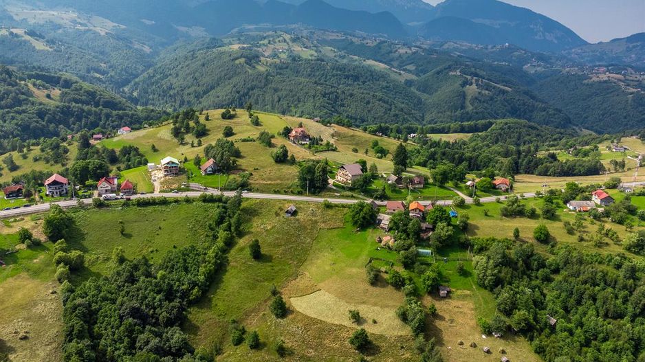 Aproape 4.000 mp, in fascinatia decorului montan, Bran, Moieciu de Jos, Brasov - Poză 3