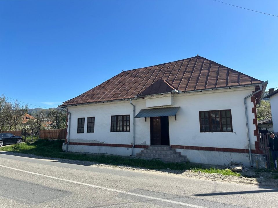 Casă  în Comuna Corbi, Argeș – ideală pentru afacere - Poză 2