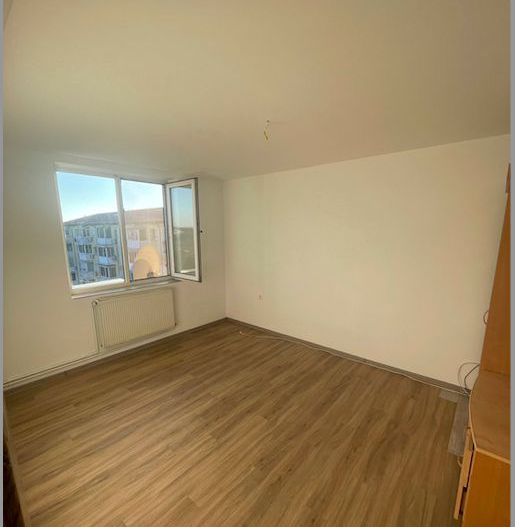 Decomandat si spatios - Poză 2