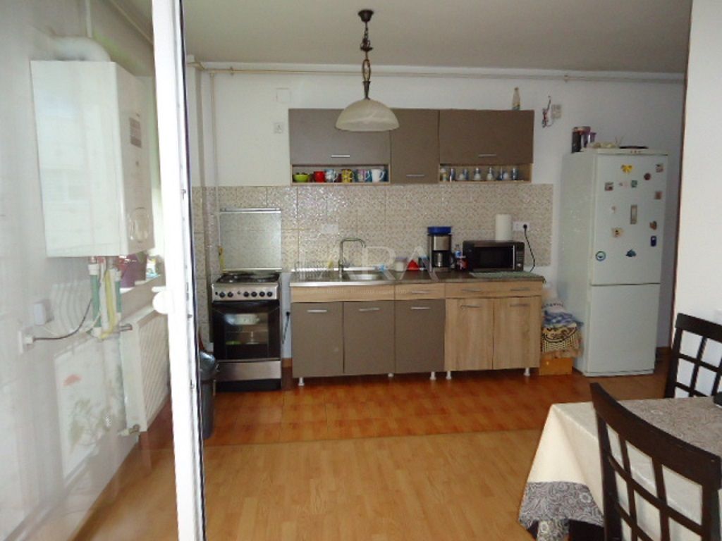 Apartament cu 3 camere de vânzare in Floresti, zona Florilor. - Poză 1
